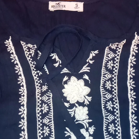 Hollister Size S Navy Blue Shirt with Embroidered/Tie Front - Picture 3 of 3